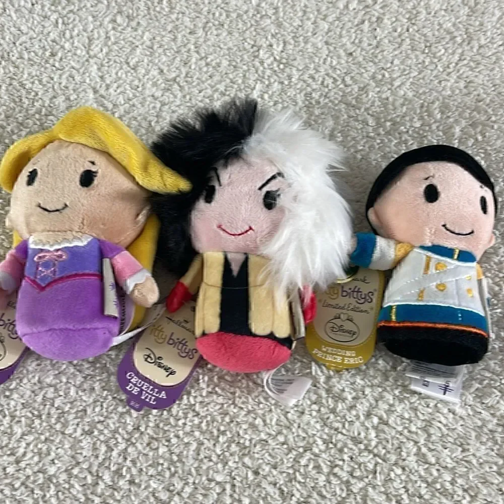 Hallmark Itty Bittys Disney Preince Eric Rapunzel & Cruella De Vil New Set Of 3‎